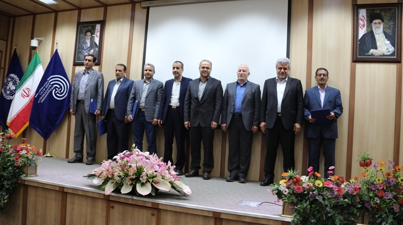 از سه کارشناس برتر هواشناسی خوزستان در مراسم پنجاه و سومین نشست شورای مدیران سازمان هواشناسی کشور تقدیر بعمل آمد